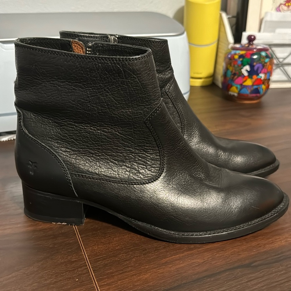 Frye black Chelsie boot  7 1/2